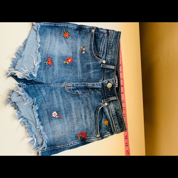 Express Jean shorts with embroidery  size 4 - Picture 14 of 14